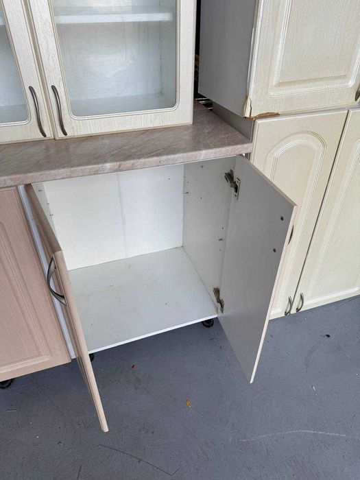 Кухня (мебель) .