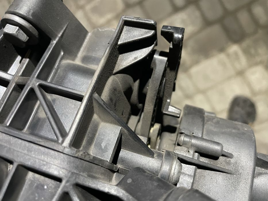 Впускной коллектор BMW .