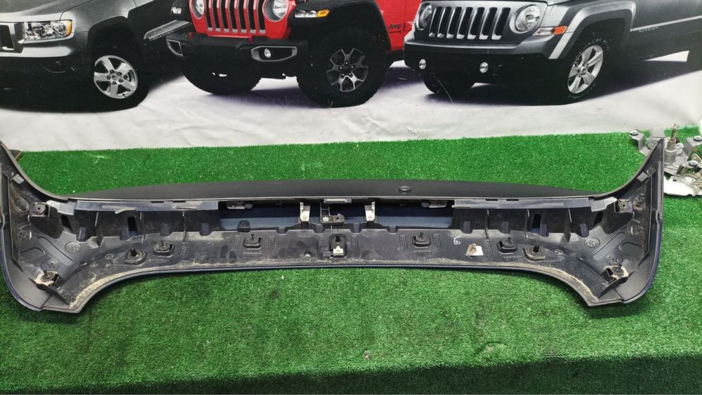 1UV35TRMAF спойлер Jeep Compass 2014-2018
