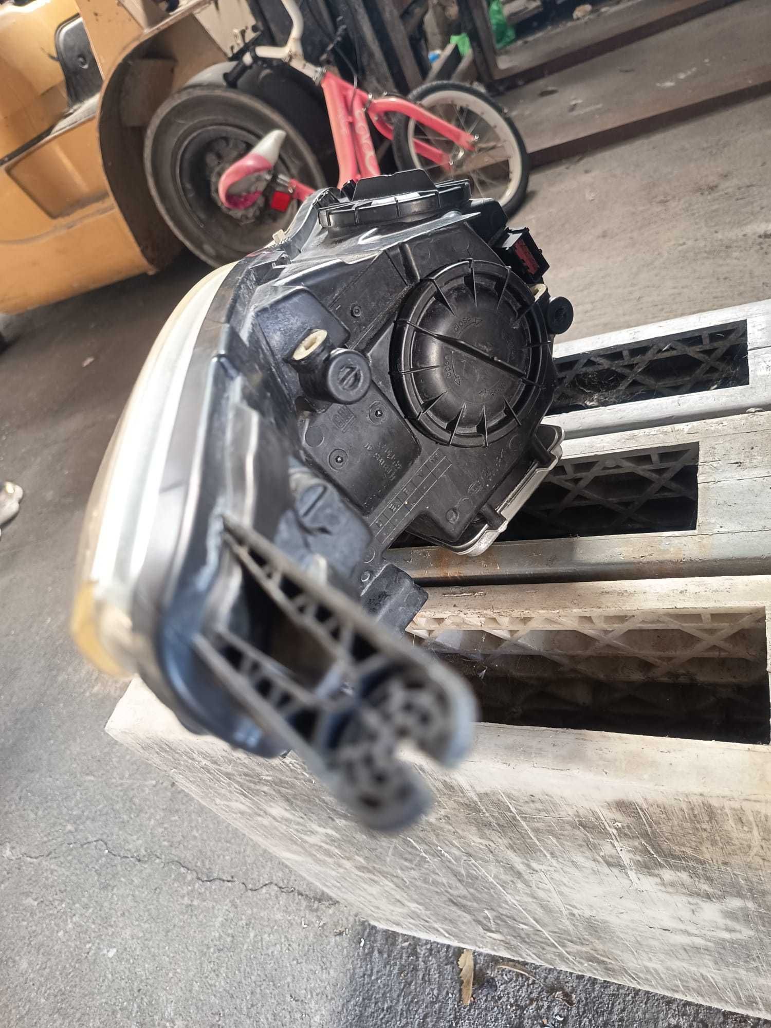 Conjunto Faróis Xenon Opel Insignia 2011 - Oficial