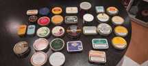 Coleção de latas vazias de tabaco de cachimbo