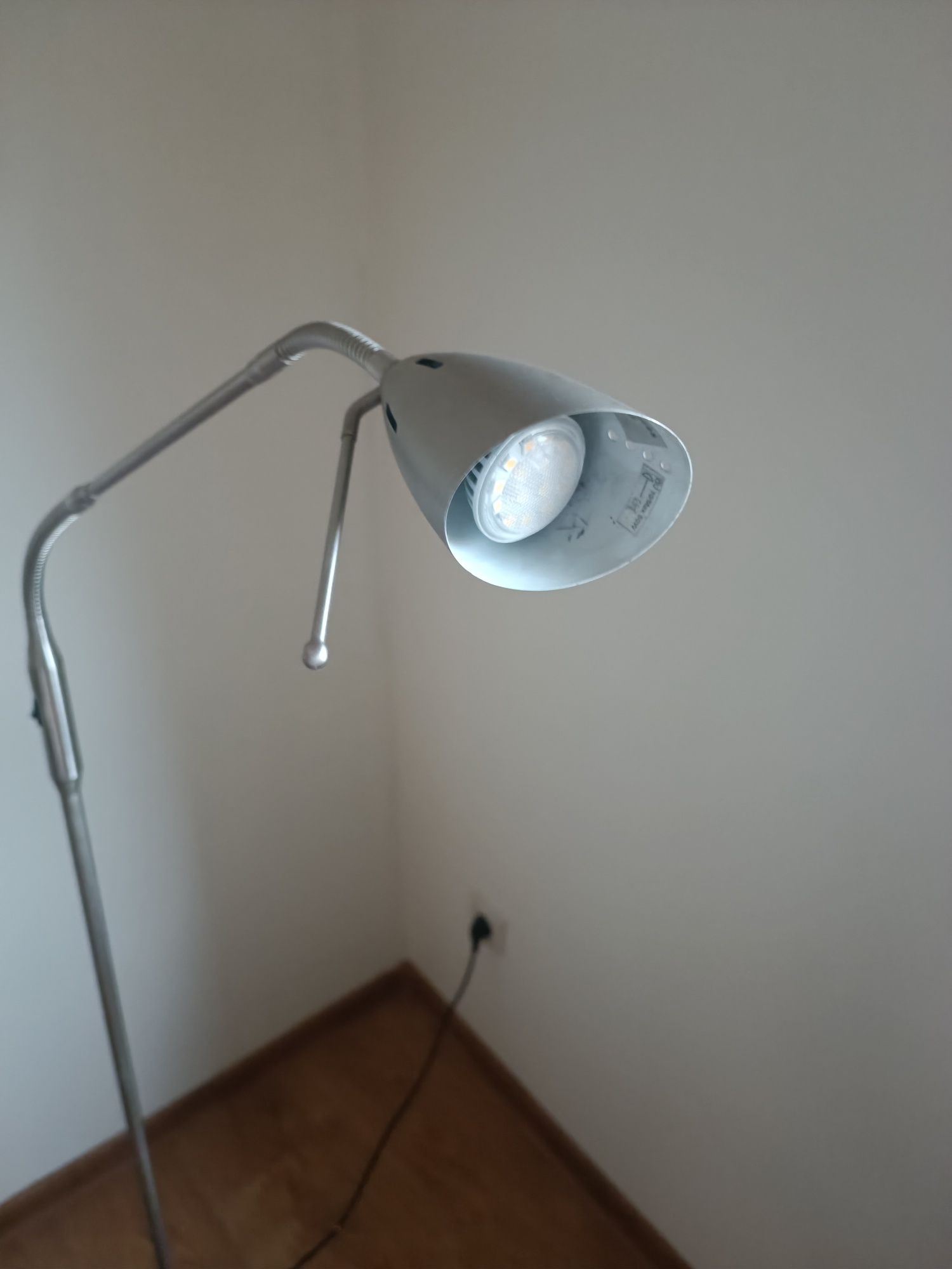 Lampa podłogowa, mat.