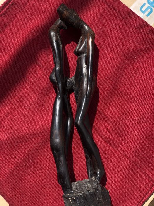 Estátua em pau preto