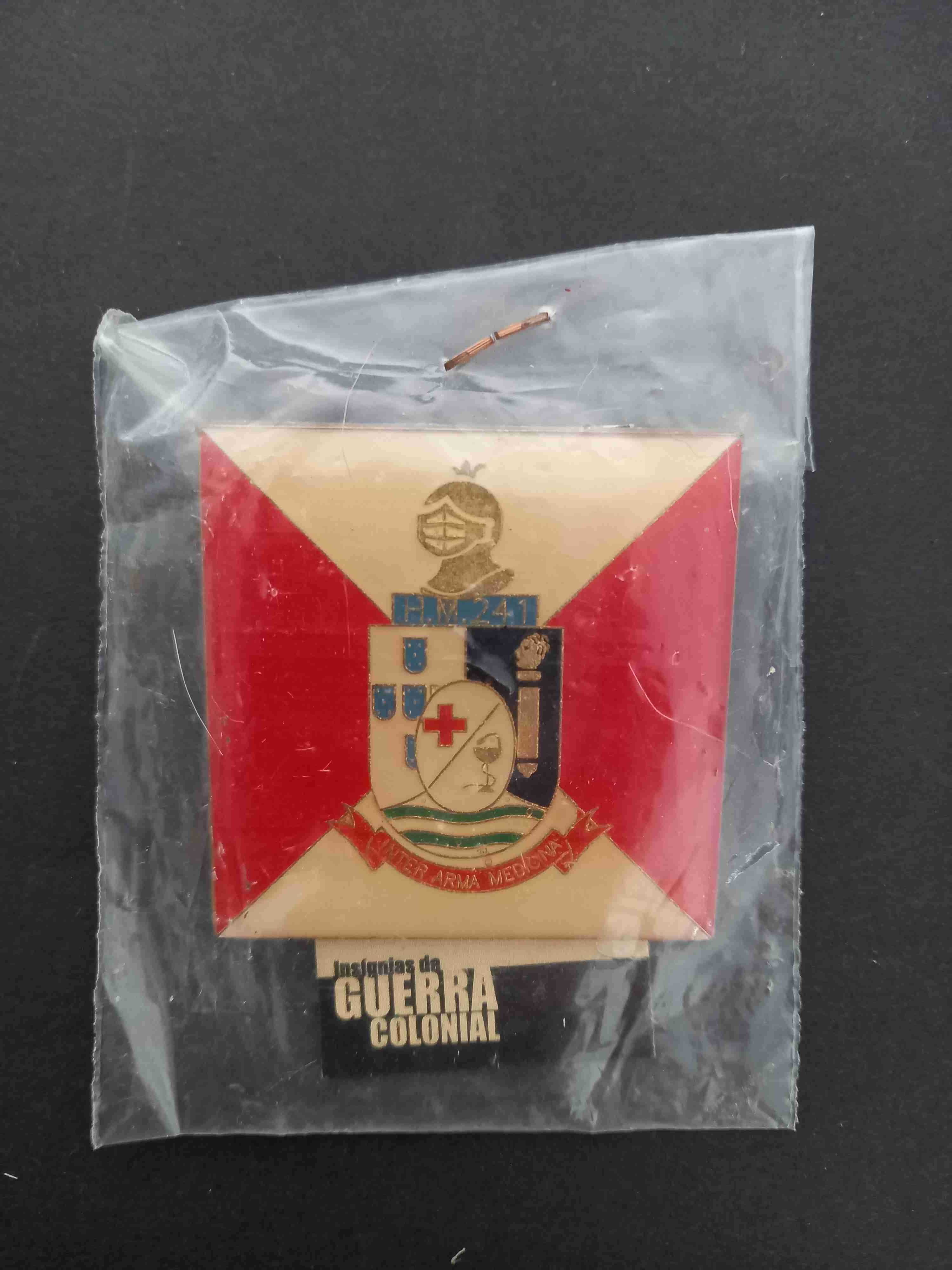 Crachás/Insígnias da Guerra Colonial - Coleção do Diário de Notícias