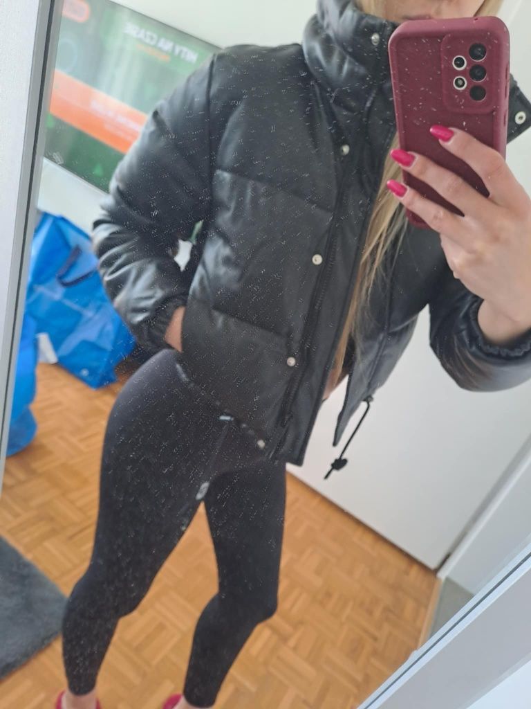 Czarna zimowa kurtka