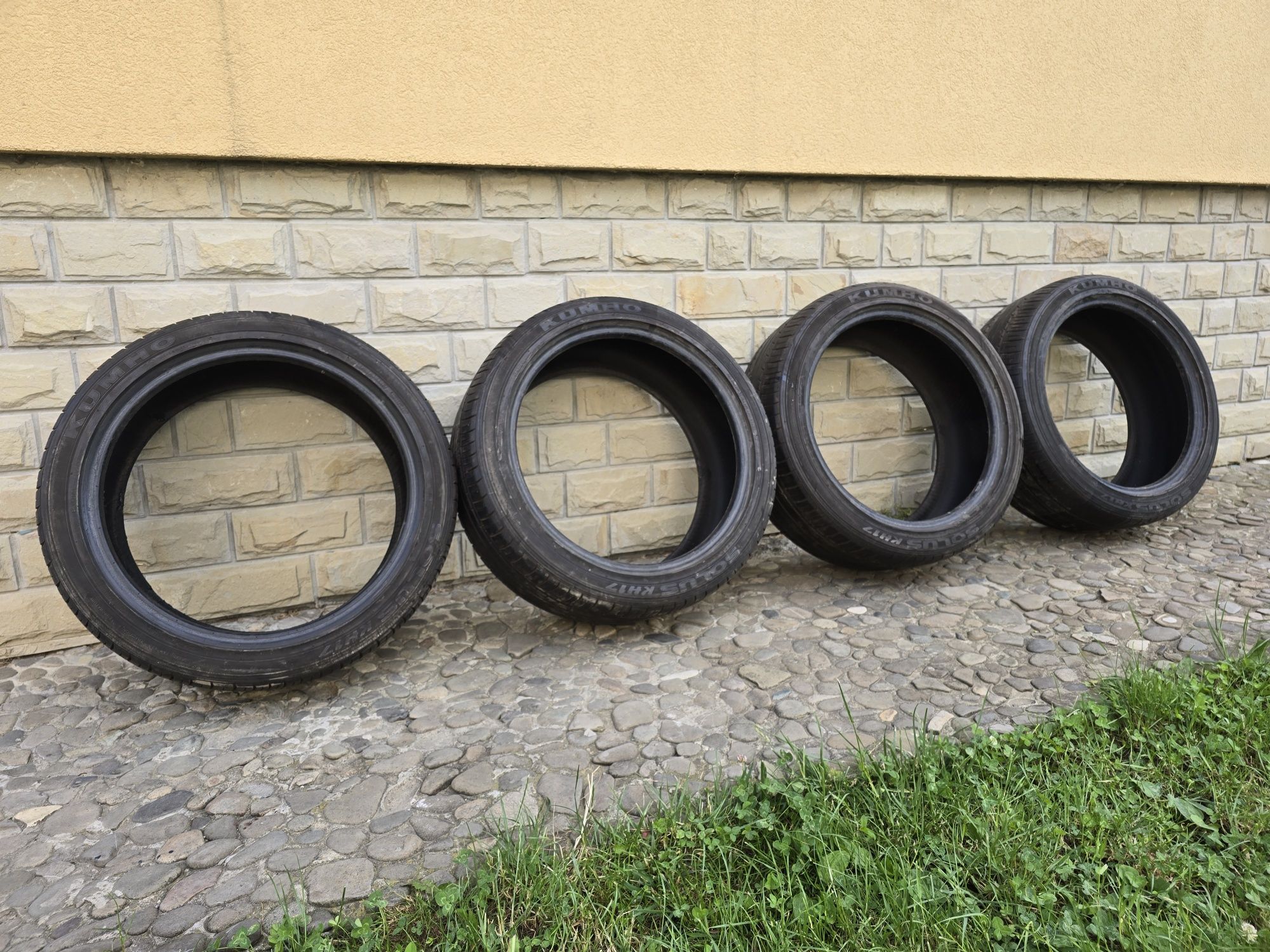 Комплект резини KUMHO Solus R18