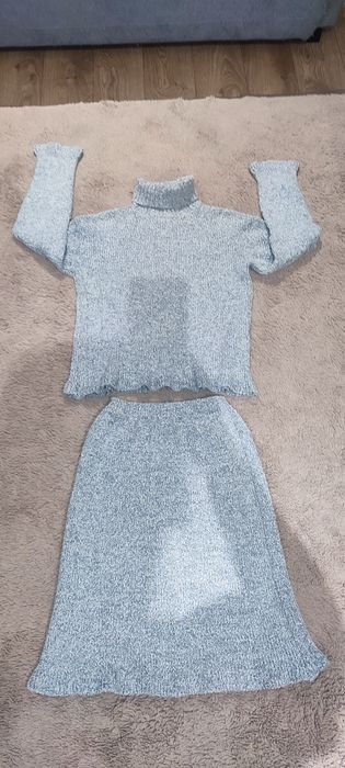 Śliczny komplecik szary rozm M-L. Golfik i spódniczka