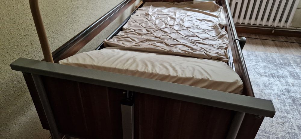 Łóżko Rehabilitacyjne szpitalne + Materac przeciwodleżynowy