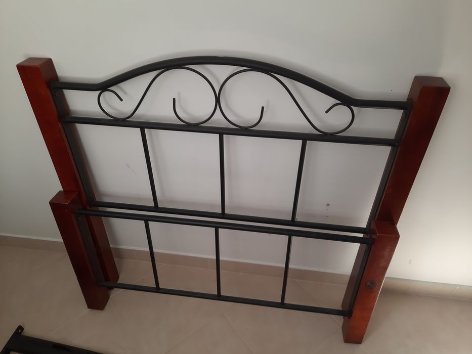 Cama de solteiro com estrado e colchão