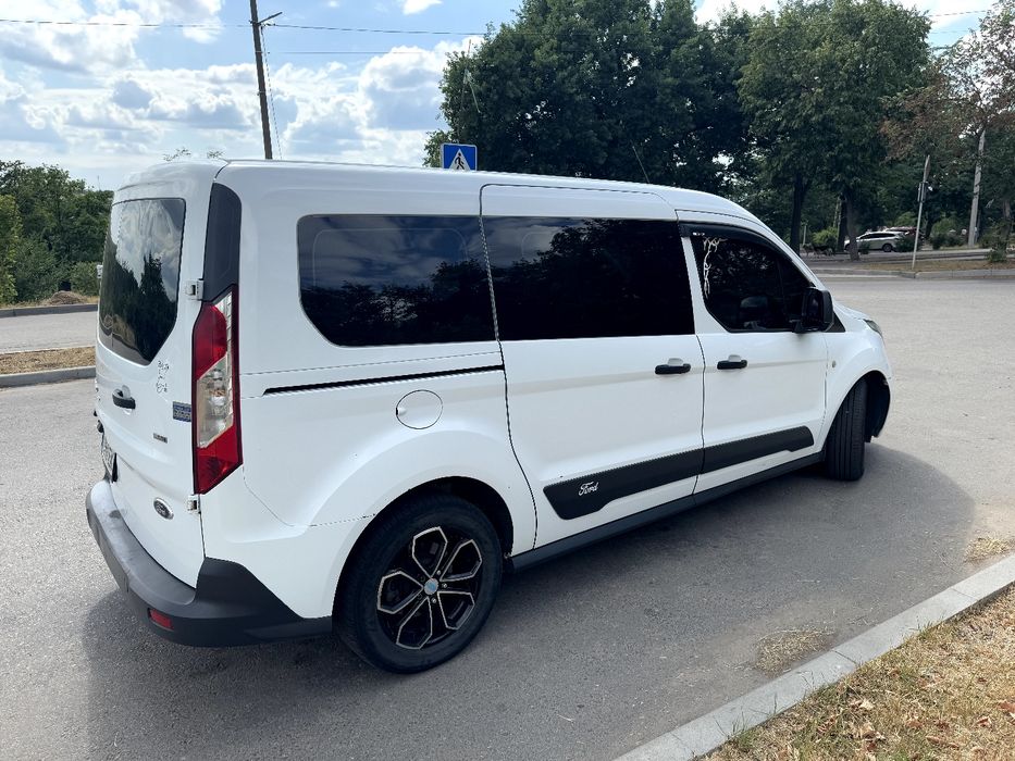 Продам семейный автомобиль Ford Transit Connect 2014 г.в.