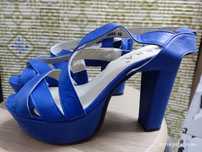 Sapatos senhora de pele em azul