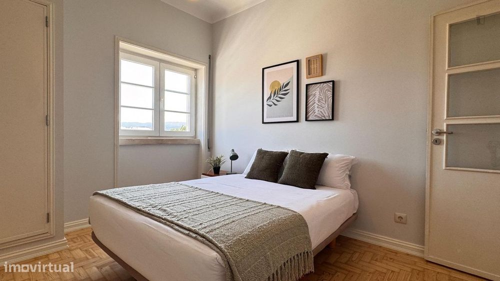 799984 - Quarto com cama de casal, com varanda...