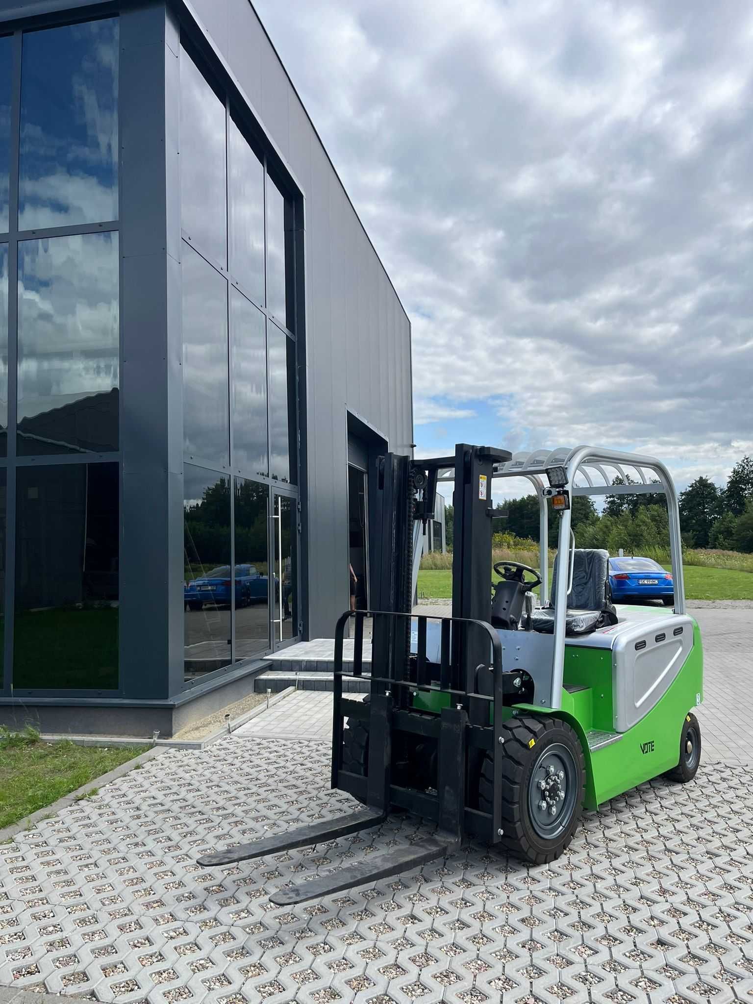 Nowy elektryczny wózek widłowy 3T