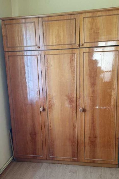 Шафа в спальню деревяна