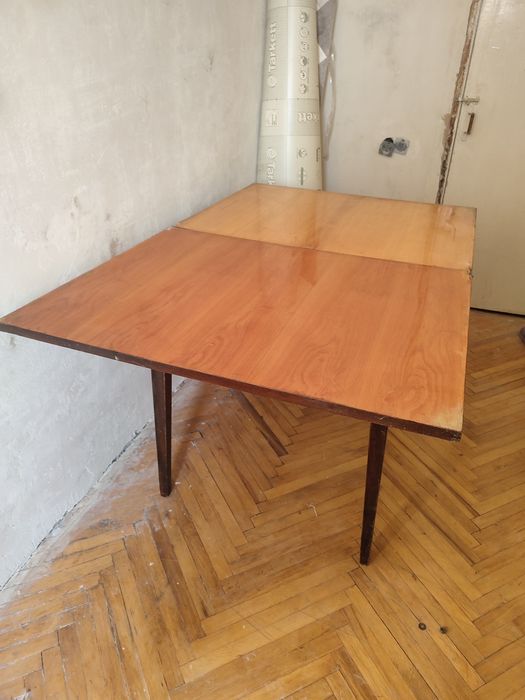 Стіл розкладний полірований б/у