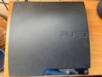 PS3 com 2 comandos/ 4 jogos