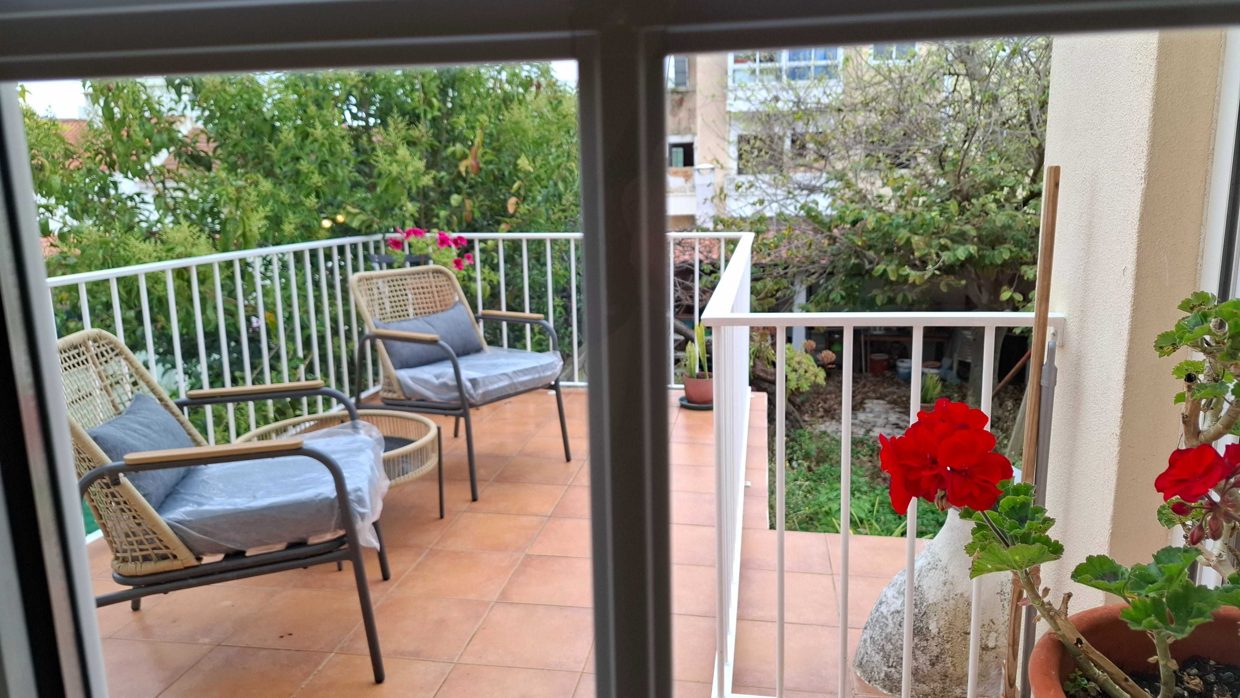 T2 centro de Almada com terraço 17m2