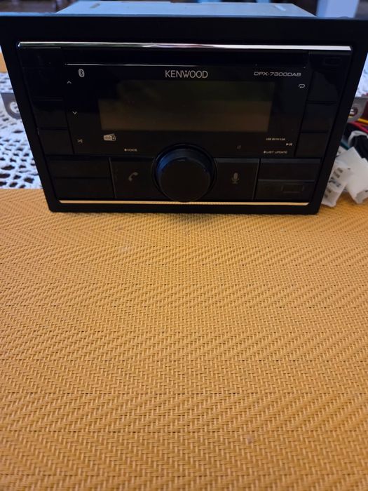 Radio samochodowa firmy KENWOOD