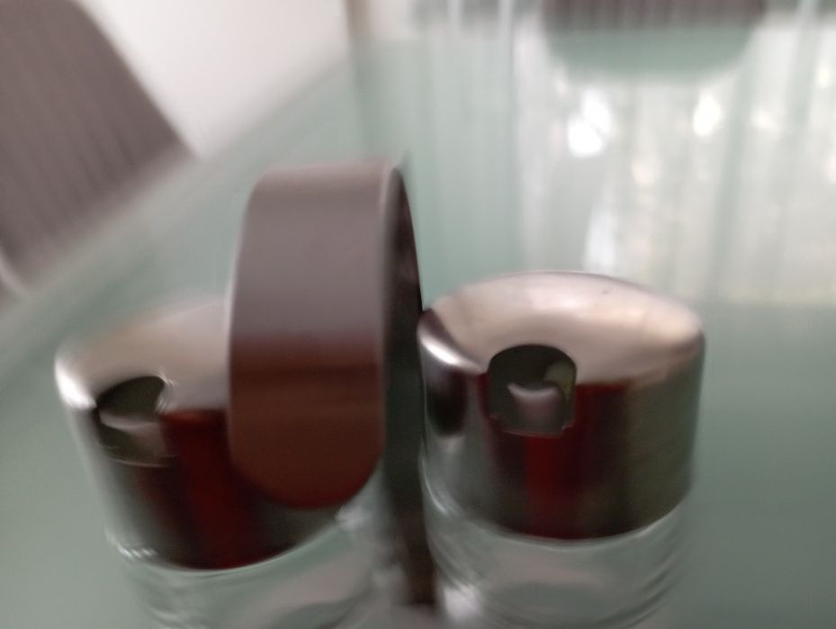 Galheteiros em inox e vidro