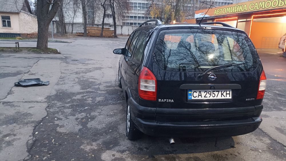 Opel zafira 2,2 dti