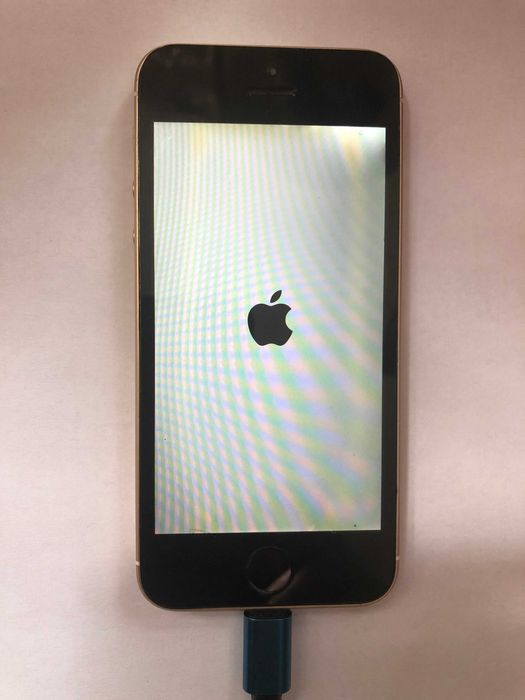 Telefon komórkowy iPhone SE 32GB iOS 15.8 Smartfon