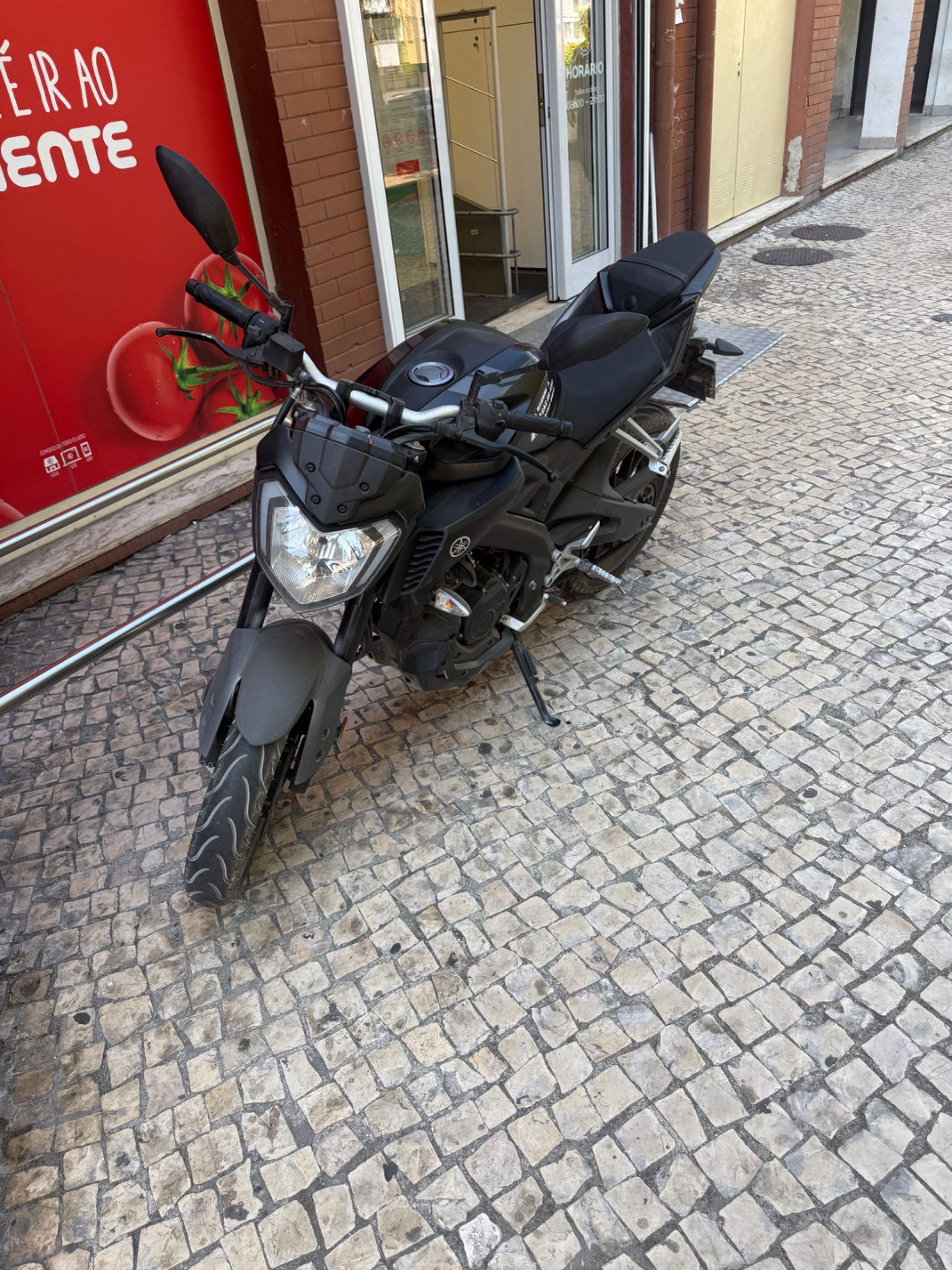 Yamaha mt125 preta