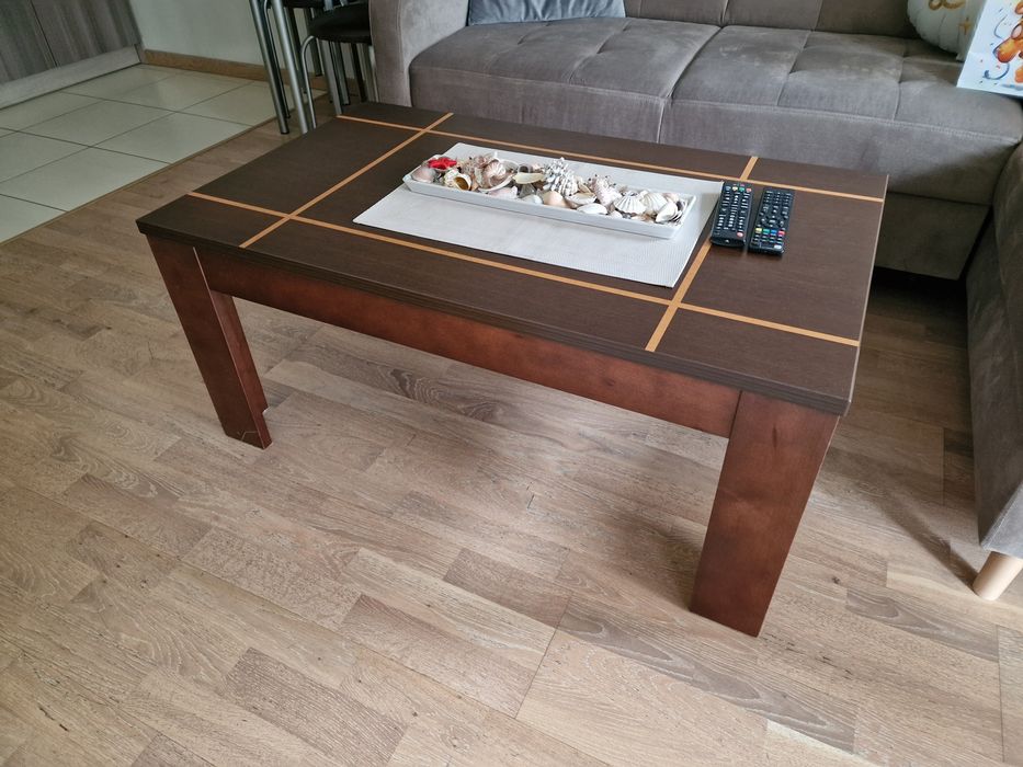 Sprzedam zestaw mebli w kolorze ciemnego drewna do mieszkania