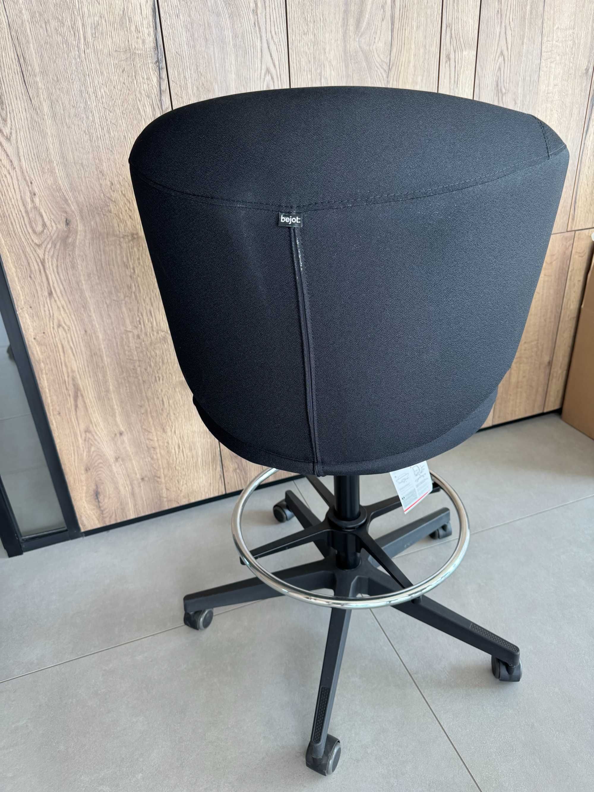 Bejot Fotel Biurowy Clubin Cb 10R-NOWY