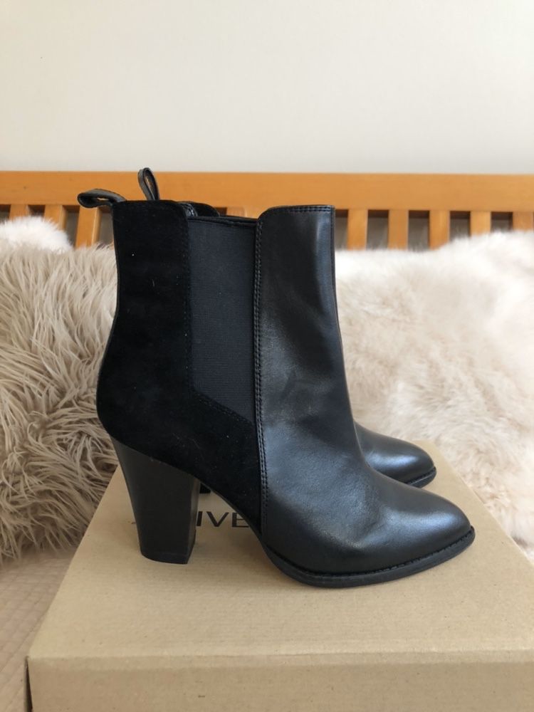 Piękne zamszowo skórzane sztyblety 38 River Island