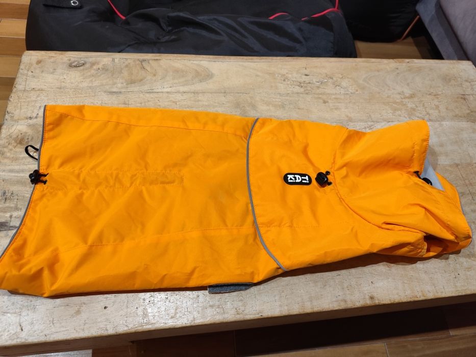 Płaszcz przeciwdeszczowy dla psa Tiaki Saffron - rozmiar 35