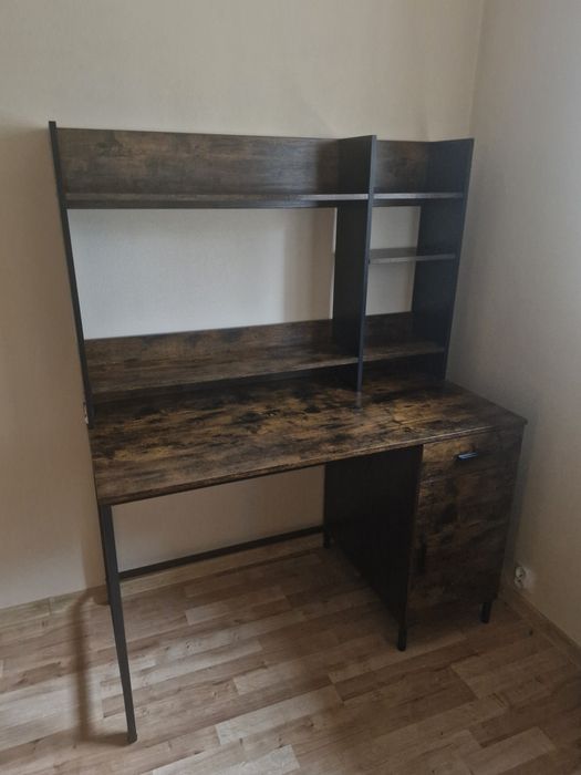 Bardzo ładne biurko stylu loft/ industrial. Stan bardzo dobry.