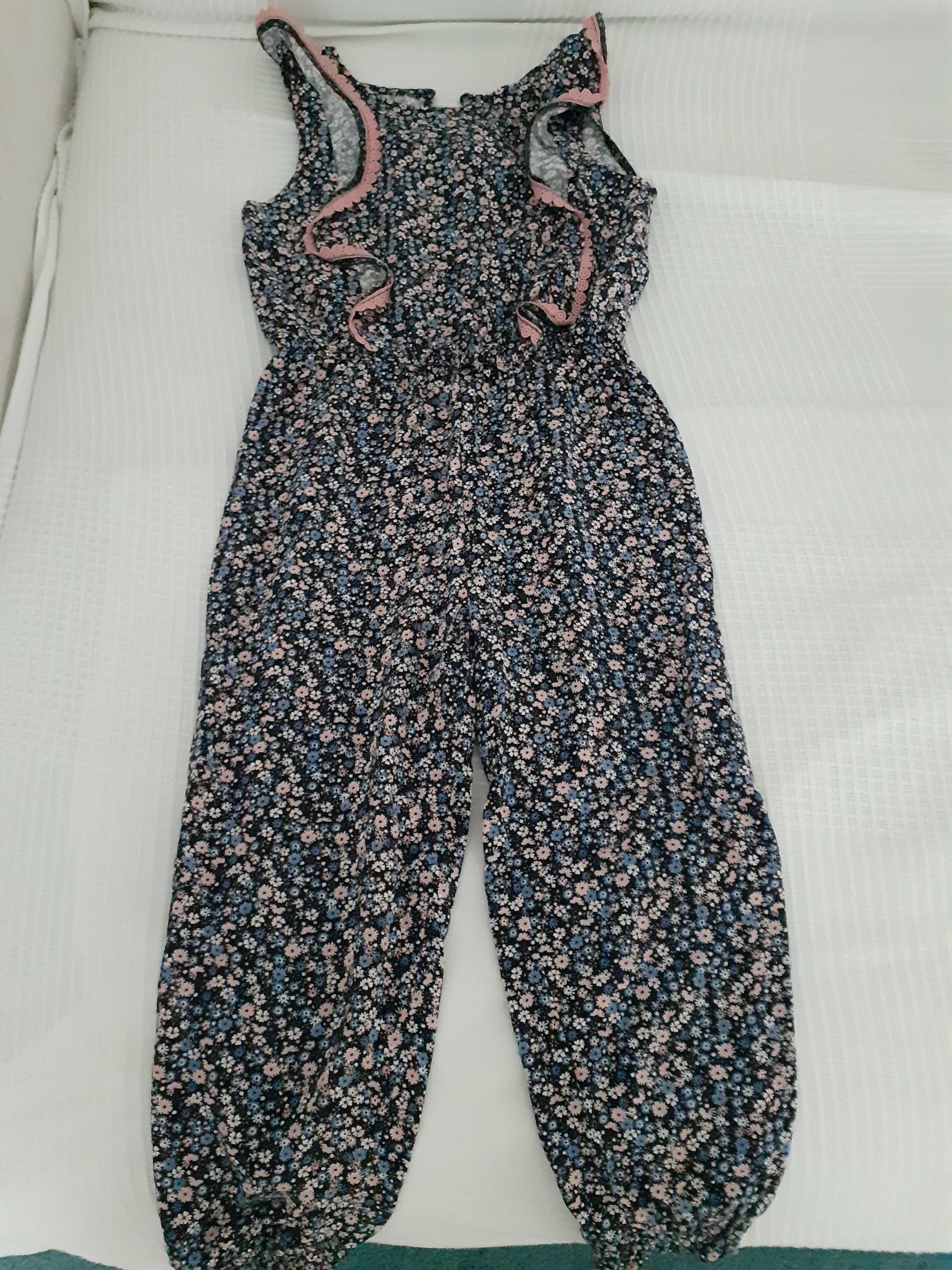 roupa - jardineiras e vestidos de menina - 2 a 4 anos