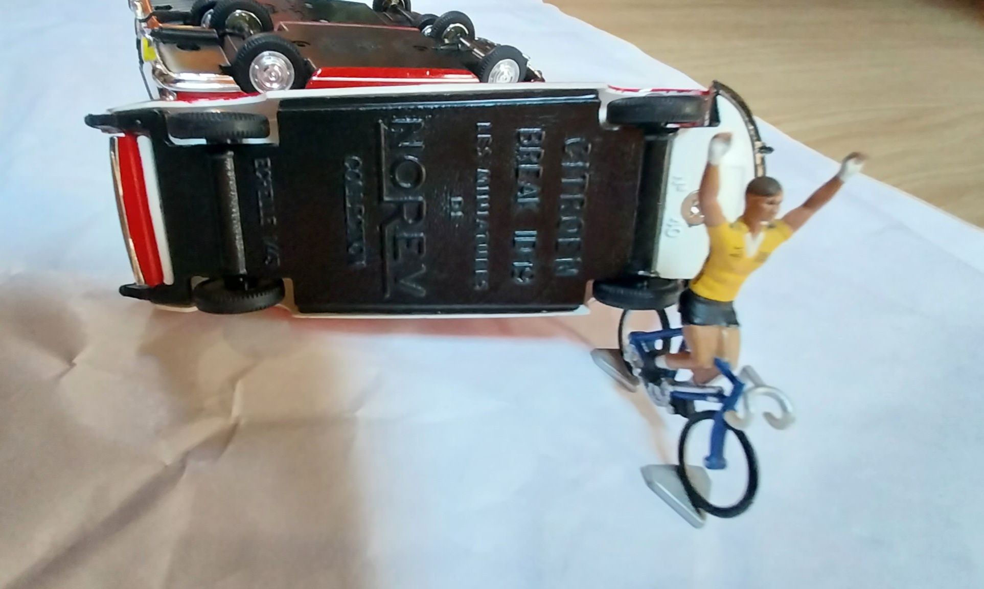 Conjunto de miniaturas tema Tour de France em escala 1/43