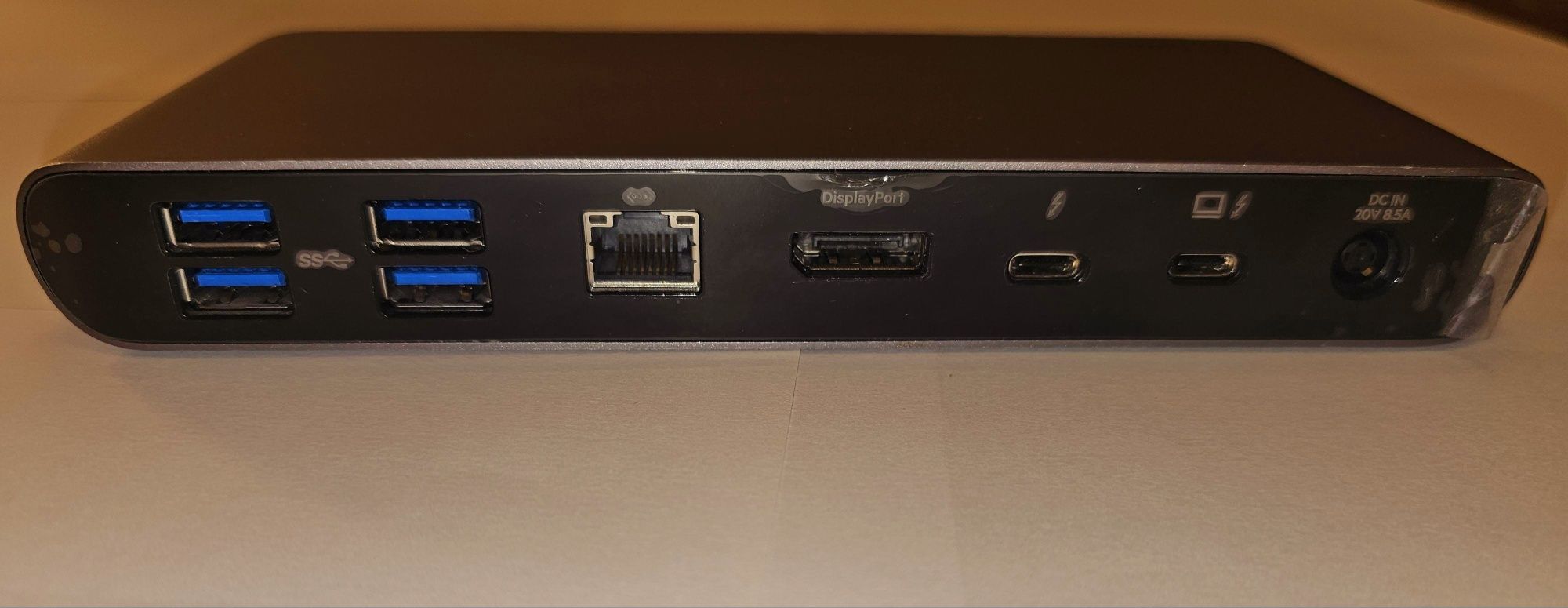 Stacja dokująca Thunderbolt 3 Dock Pro, model F4U097