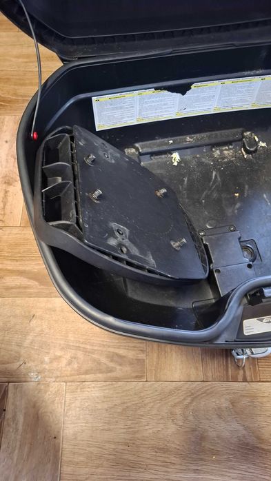 Kufer centralny motocyklowy Givi B47NT Czarny Monolock 47L