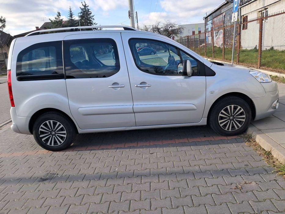 Peugeot Partner 2010 z rampą dla osób niepełnosprawnych