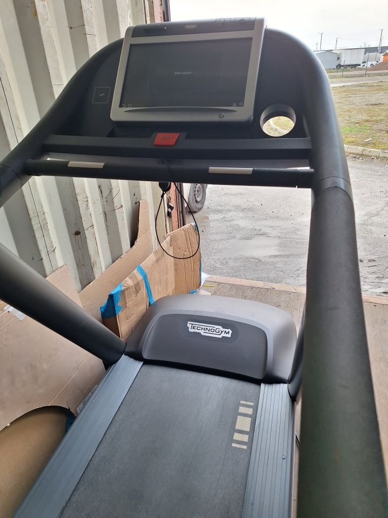 Bieżnia Technogym Jog Unity 700 Black Edition