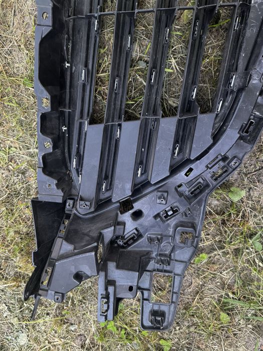 Решітка радіатора Мазда сх-9