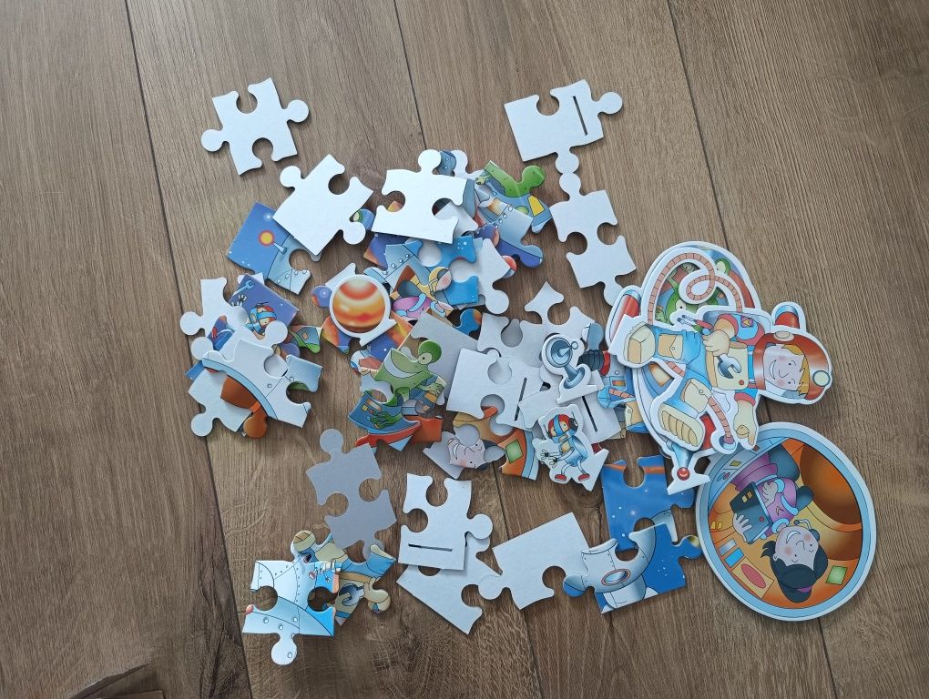 Puzzle 3D Kosmos 45 elementów 30x40 cm astronauta kosmonauta planety