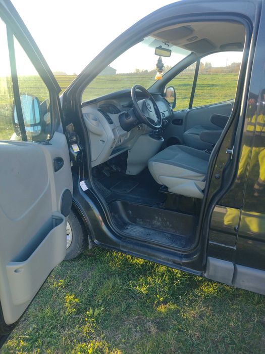 Opel Vivaro 2006 rok 2.0 tdi 5 osobowy *klima*hak