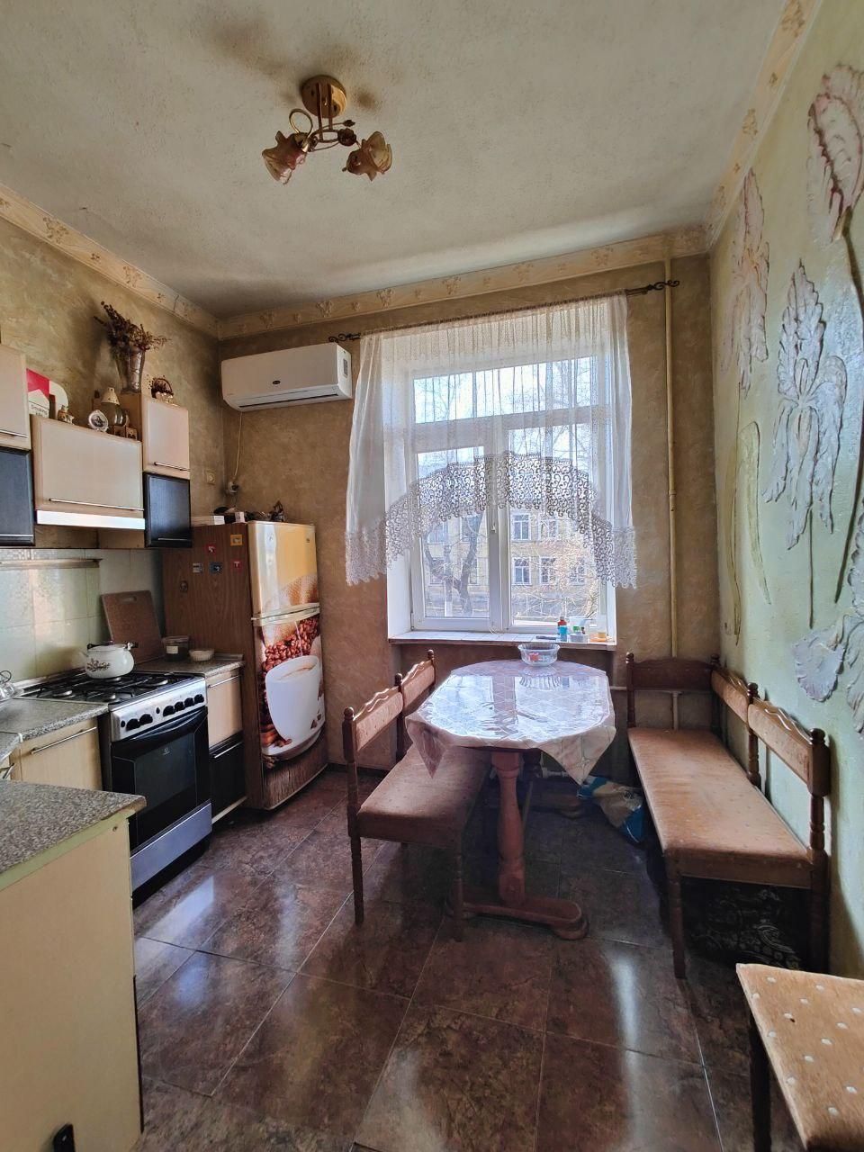 Подам 2-ком квартиру в сталинке на ул.Фабричной (2-822-015)