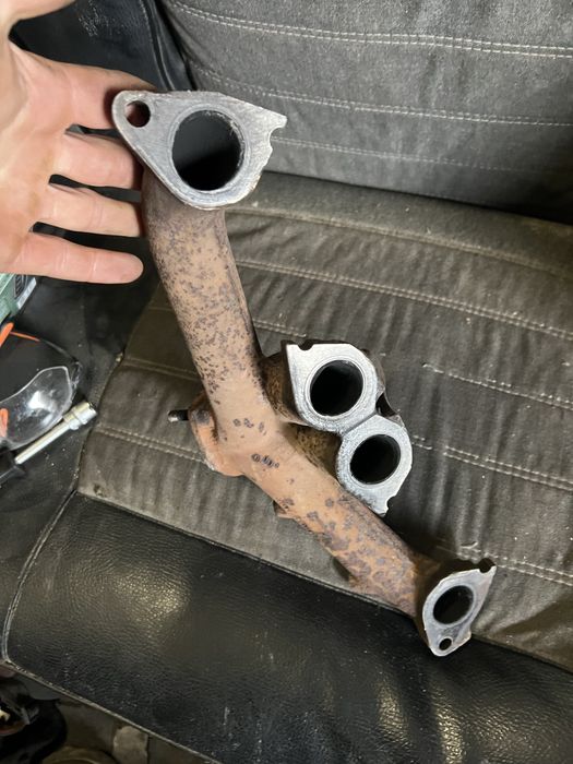 Продам два впуск и випуск колектор ваз