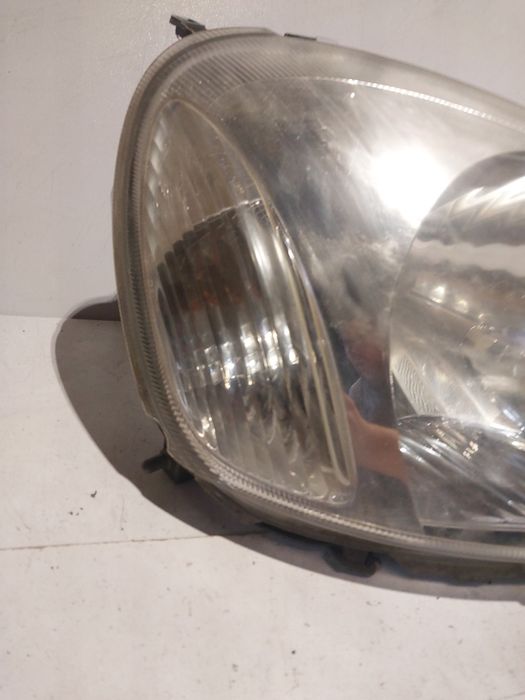 Toyota yaris Lift I 1 prawa lampa przednia reflektor prawy