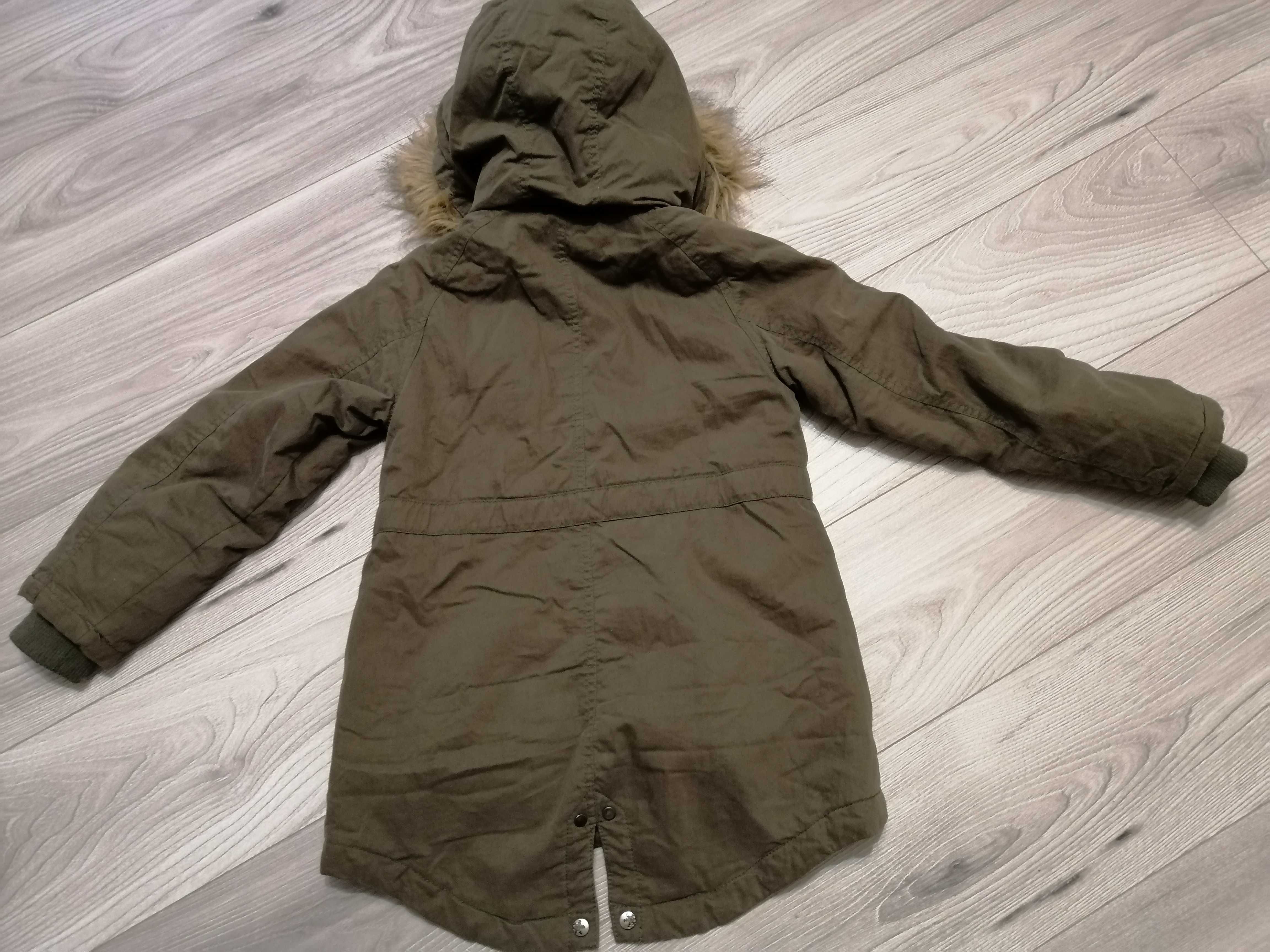 Kurtka zimowa parka firmy Lindex dla dziewczynki w rozmiarze 134 cm