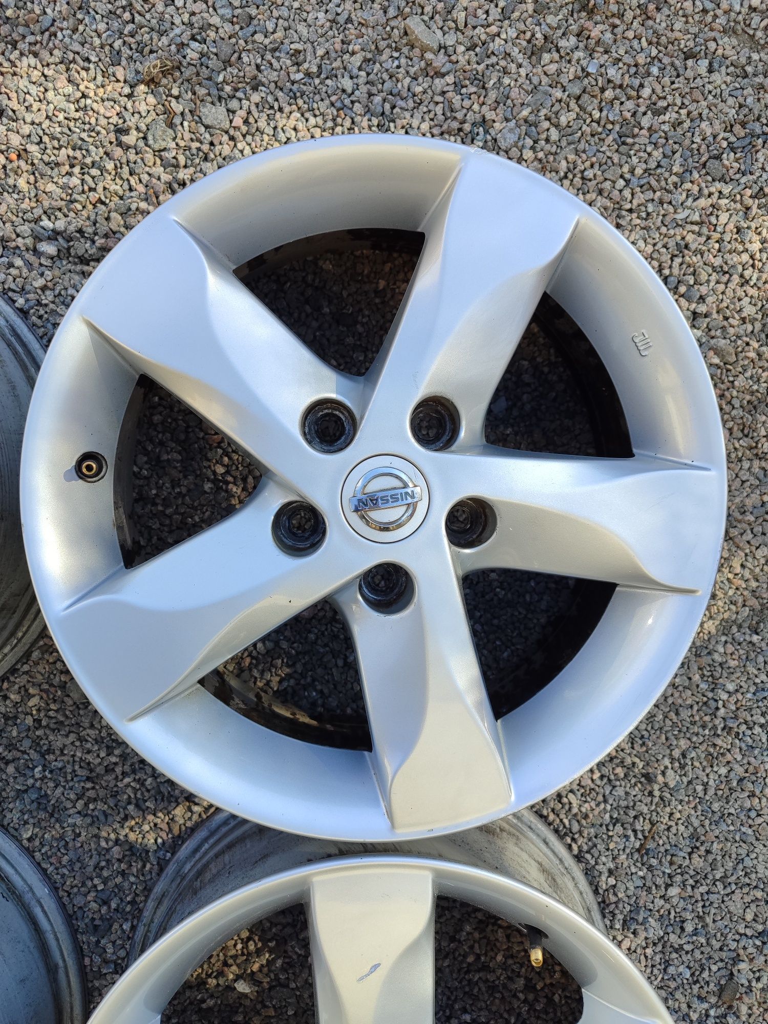 Диски Nissan R-16. 5×114.3. ET-40. Dia-66.1. J-6.5