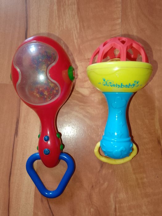 Фирменные детские погремушки и подвески в коляску для малыша