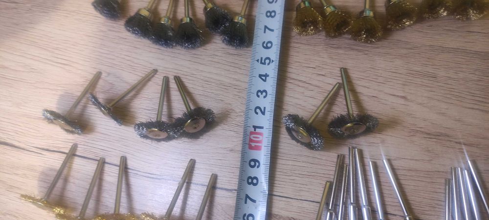 Sprzedam zestaw małych szczotek drucianych 36szt !!!