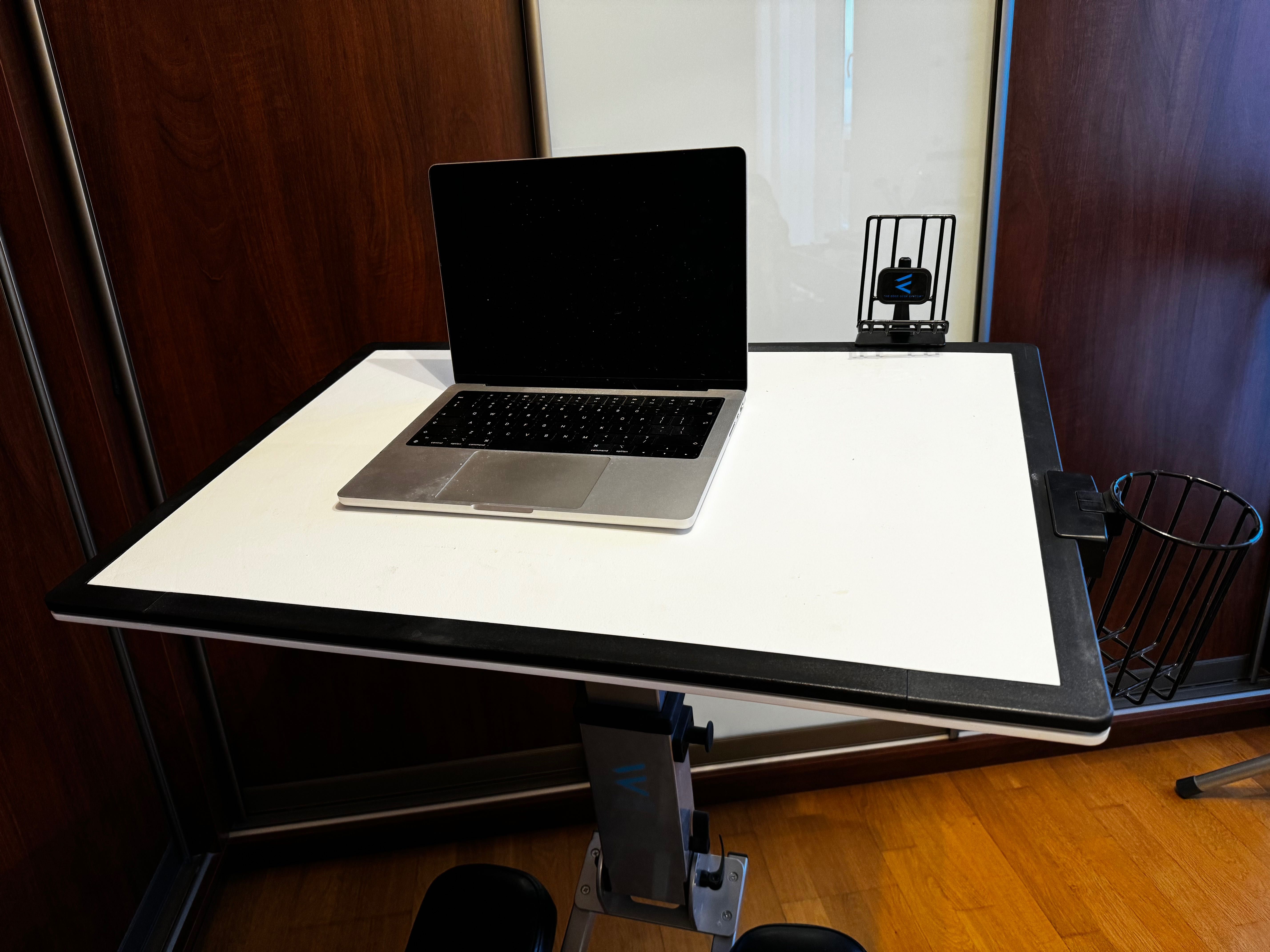 Edge Desk - składane biurko z klękosiadem
