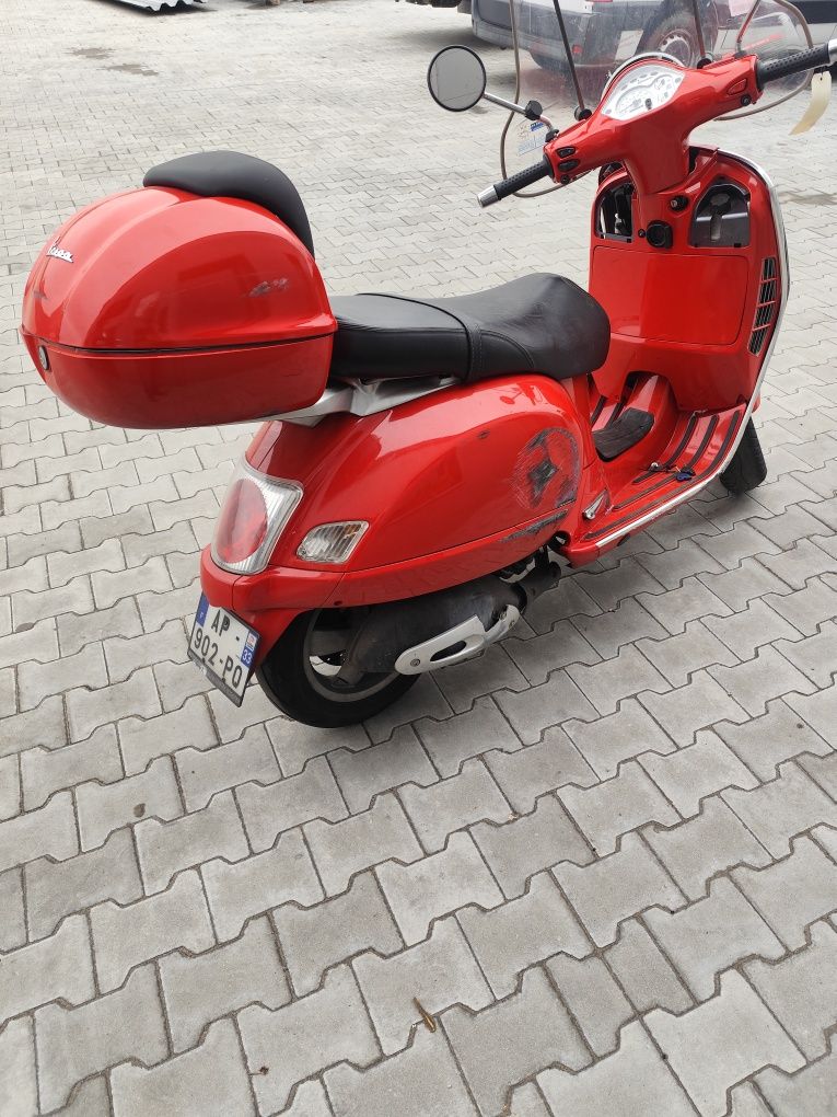 Vespa GTS 125/50 uszkodzona 2003 rok