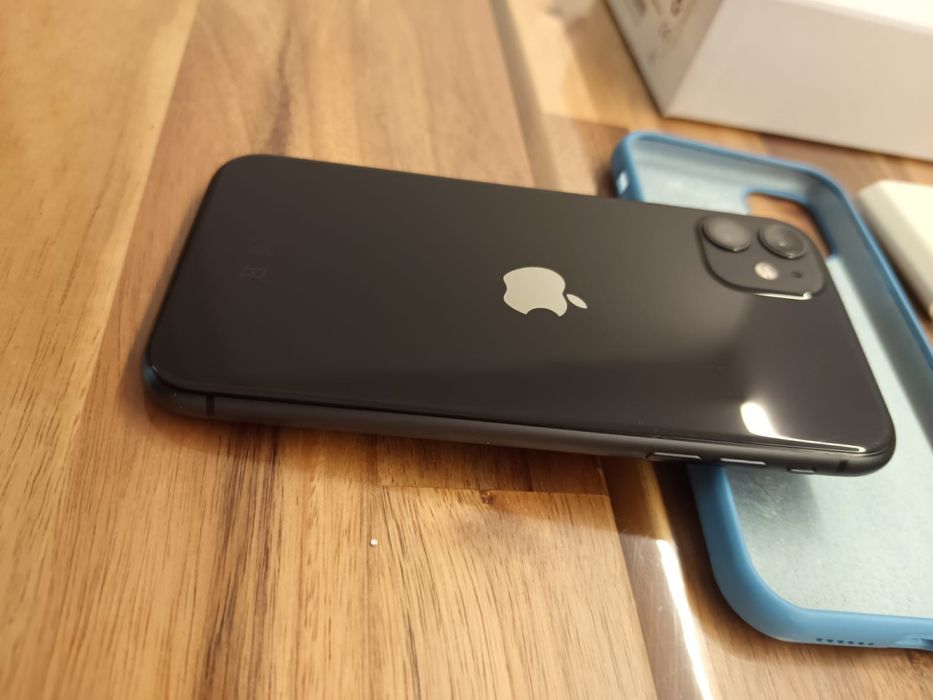 Iphone 11 64G + auricar bluetooth